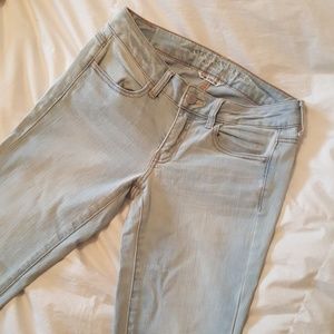 American Eagle light wash jeggings, skinny jeans